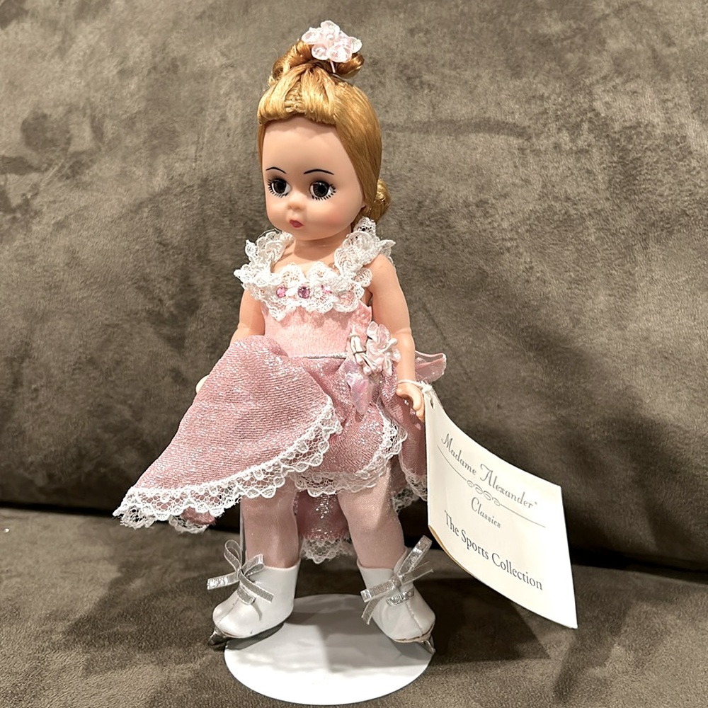 Madame Alexander Figure Skating Doll- vintage in excellent condition